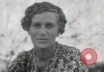 Standbild der englischen Frau Manila Philippinen, 1945, aus Sekunde 57 historischem Filmmaterial Videoclip 65675038478