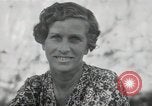 Standbild der englischen Frau Manila Philippinen, 1945, aus Sekunde 58 historischem Filmmaterial Videoclip 65675038478