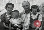 Standbild Donald Zimmermann und Frau mit Zweiten Weltkrieg angenommen Waisen Manila Philippinen, 1945, aus Sekunde 10 historischem Filmmaterial Videoclip 65675038479