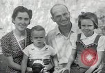 Standbild Donald Zimmermann und Frau mit Zweiten Weltkrieg angenommen Waisen Manila Philippinen, 1945, aus Sekunde 43 historischem Filmmaterial Videoclip 65675038479