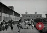 Standbild Kriegsgefangenen Muntilupa Philippinen, 1945, aus Sekunde 47 historischem Filmmaterial Videoclip 65675038480