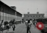Standbild Kriegsgefangenen Muntilupa Philippinen, 1945, aus Sekunde 49 historischem Filmmaterial Videoclip 65675038480
