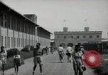Standbild Kriegsgefangenen Muntilupa Philippinen, 1945, aus Sekunde 50 historischem Filmmaterial Videoclip 65675038480