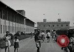 Standbild Kriegsgefangenen Muntilupa Philippinen, 1945, aus Sekunde 52 historischem Filmmaterial Videoclip 65675038480