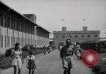 Standbild Kriegsgefangenen Muntilupa Philippinen, 1945, aus Sekunde 53 historischem Filmmaterial Videoclip 65675038480