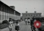 Standbild Kriegsgefangenen Muntilupa Philippinen, 1945, aus Sekunde 54 historischem Filmmaterial Videoclip 65675038480