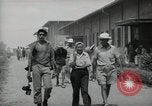 Standbild Kriegsgefangenen Muntilupa Philippinen, 1945, aus Sekunde 55 historischem Filmmaterial Videoclip 65675038480