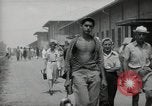 Standbild Kriegsgefangenen Muntilupa Philippinen, 1945, aus Sekunde 57 historischem Filmmaterial Videoclip 65675038480