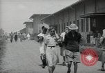 Standbild Kriegsgefangenen Muntilupa Philippinen, 1945, aus Sekunde 61 historischem Filmmaterial Videoclip 65675038480
