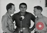 Image Leopold Damrosch et Ned Davenport internés libérés Muntinlupa Philippines, 1945, de la seconde 6 séquences d'archives historiques vidéo 65675038482