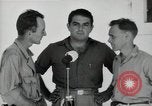 Image Leopold Damrosch et Ned Davenport internés libérés Muntinlupa Philippines, 1945, de la seconde 7 séquences d'archives historiques vidéo 65675038482