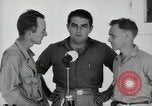 Image Leopold Damrosch et Ned Davenport internés libérés Muntinlupa Philippines, 1945, de la seconde 8 séquences d'archives historiques vidéo 65675038482