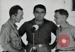 Image Leopold Damrosch et Ned Davenport internés libérés Muntinlupa Philippines, 1945, de la seconde 12 séquences d'archives historiques vidéo 65675038482