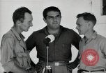 Image Leopold Damrosch et Ned Davenport internés libérés Muntinlupa Philippines, 1945, de la seconde 14 séquences d'archives historiques vidéo 65675038482
