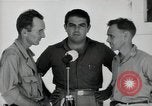 Image Leopold Damrosch et Ned Davenport internés libérés Muntinlupa Philippines, 1945, de la seconde 16 séquences d'archives historiques vidéo 65675038482