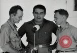 Image Leopold Damrosch et Ned Davenport internés libérés Muntinlupa Philippines, 1945, de la seconde 18 séquences d'archives historiques vidéo 65675038482