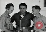 Image Leopold Damrosch et Ned Davenport internés libérés Muntinlupa Philippines, 1945, de la seconde 19 séquences d'archives historiques vidéo 65675038482