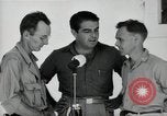 Image Leopold Damrosch et Ned Davenport internés libérés Muntinlupa Philippines, 1945, de la seconde 20 séquences d'archives historiques vidéo 65675038482