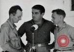 Image Leopold Damrosch et Ned Davenport internés libérés Muntinlupa Philippines, 1945, de la seconde 21 séquences d'archives historiques vidéo 65675038482