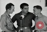 Image Leopold Damrosch et Ned Davenport internés libérés Muntinlupa Philippines, 1945, de la seconde 22 séquences d'archives historiques vidéo 65675038482