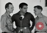 Image Leopold Damrosch et Ned Davenport internés libérés Muntinlupa Philippines, 1945, de la seconde 30 séquences d'archives historiques vidéo 65675038482
