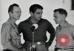 Image Leopold Damrosch et Ned Davenport internés libérés Muntinlupa Philippines, 1945, de la seconde 31 séquences d'archives historiques vidéo 65675038482