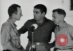 Image Leopold Damrosch et Ned Davenport internés libérés Muntinlupa Philippines, 1945, de la seconde 33 séquences d'archives historiques vidéo 65675038482