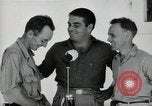 Image Leopold Damrosch et Ned Davenport internés libérés Muntinlupa Philippines, 1945, de la seconde 35 séquences d'archives historiques vidéo 65675038482