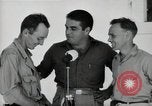 Image Leopold Damrosch et Ned Davenport internés libérés Muntinlupa Philippines, 1945, de la seconde 37 séquences d'archives historiques vidéo 65675038482