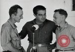 Image Leopold Damrosch et Ned Davenport internés libérés Muntinlupa Philippines, 1945, de la seconde 40 séquences d'archives historiques vidéo 65675038482