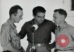 Image Leopold Damrosch et Ned Davenport internés libérés Muntinlupa Philippines, 1945, de la seconde 41 séquences d'archives historiques vidéo 65675038482