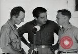 Image Leopold Damrosch et Ned Davenport internés libérés Muntinlupa Philippines, 1945, de la seconde 42 séquences d'archives historiques vidéo 65675038482