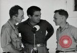 Image Leopold Damrosch et Ned Davenport internés libérés Muntinlupa Philippines, 1945, de la seconde 44 séquences d'archives historiques vidéo 65675038482