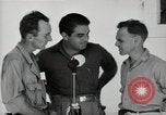 Image Leopold Damrosch et Ned Davenport internés libérés Muntinlupa Philippines, 1945, de la seconde 45 séquences d'archives historiques vidéo 65675038482