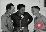 Image Leopold Damrosch et Ned Davenport internés libérés Muntinlupa Philippines, 1945, de la seconde 49 séquences d'archives historiques vidéo 65675038482