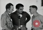 Image Leopold Damrosch et Ned Davenport internés libérés Muntinlupa Philippines, 1945, de la seconde 50 séquences d'archives historiques vidéo 65675038482