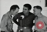 Image Leopold Damrosch et Ned Davenport internés libérés Muntinlupa Philippines, 1945, de la seconde 53 séquences d'archives historiques vidéo 65675038482