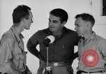 Image Leopold Damrosch et Ned Davenport internés libérés Muntinlupa Philippines, 1945, de la seconde 54 séquences d'archives historiques vidéo 65675038482
