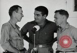 Image Leopold Damrosch et Ned Davenport internés libérés Muntinlupa Philippines, 1945, de la seconde 55 séquences d'archives historiques vidéo 65675038482