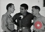 Image Leopold Damrosch et Ned Davenport internés libérés Muntinlupa Philippines, 1945, de la seconde 56 séquences d'archives historiques vidéo 65675038482