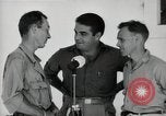 Image Leopold Damrosch et Ned Davenport internés libérés Muntinlupa Philippines, 1945, de la seconde 57 séquences d'archives historiques vidéo 65675038482