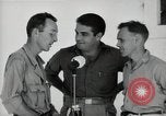 Image Leopold Damrosch et Ned Davenport internés libérés Muntinlupa Philippines, 1945, de la seconde 58 séquences d'archives historiques vidéo 65675038482