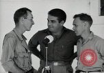 Image Leopold Damrosch et Ned Davenport internés libérés Muntinlupa Philippines, 1945, de la seconde 60 séquences d'archives historiques vidéo 65675038482
