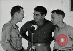 Image Leopold Damrosch et Ned Davenport internés libérés Muntinlupa Philippines, 1945, de la seconde 61 séquences d'archives historiques vidéo 65675038482