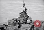 Standbild amerikanischen Kreuzer USS Saint Paul westlichen pazifischen Ozean, 1957, aus Sekunde 10 historischem Filmmaterial Videoclip 65675038495
