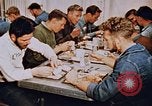 Standbild Matrosen Essen auf USS Boxer Korea, 1953, aus Sekunde 4 historischem Filmmaterial Videoclip 65675038543