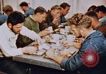 Standbild Matrosen Essen auf USS Boxer Korea, 1953, aus Sekunde 5 historischem Filmmaterial Videoclip 65675038543