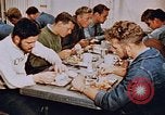 Standbild Matrosen Essen auf USS Boxer Korea, 1953, aus Sekunde 6 historischem Filmmaterial Videoclip 65675038543