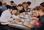 Standbild Matrosen Essen auf USS Boxer Korea, 1953, aus Sekunde 10 historischem Filmmaterial Videoclip 65675038543
