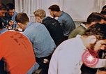 Standbild Matrosen Essen auf USS Boxer Korea, 1953, aus Sekunde 16 historischem Filmmaterial Videoclip 65675038543